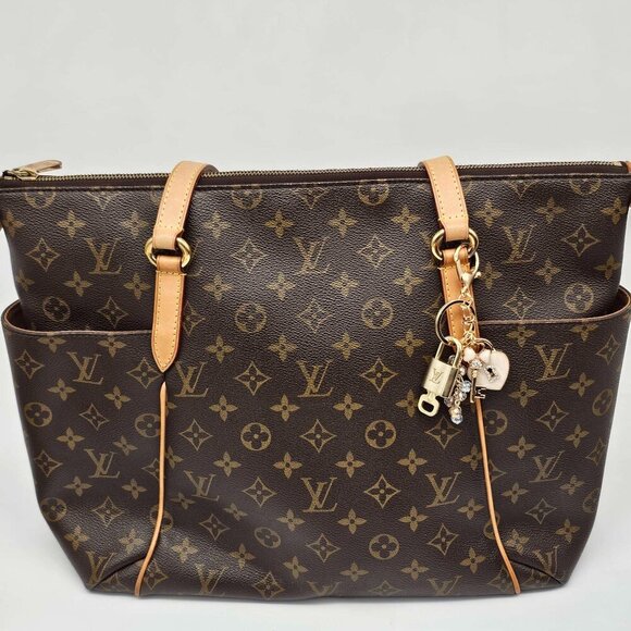 Authentic Louis Vuitton Lock & Key with unbranded Bagcharm, Keycharm, Keychain - Picture 3 of 7